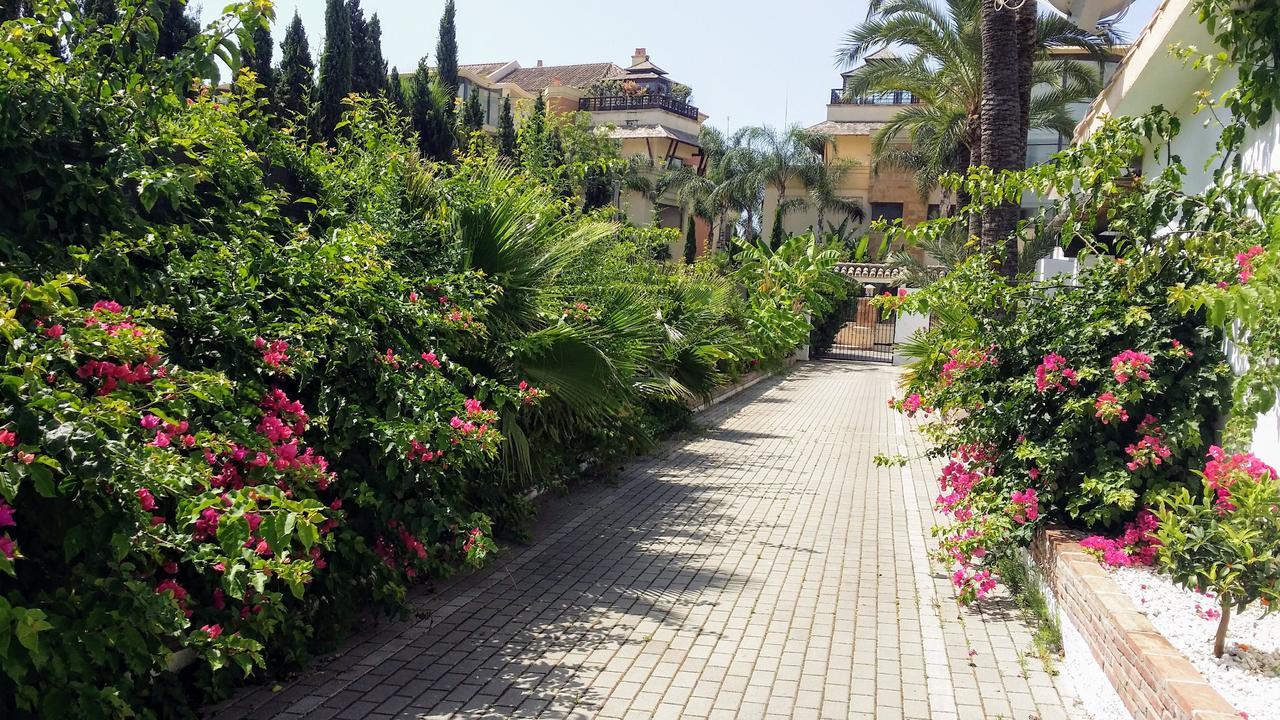 Banus Lodge Marbella Exterior photo